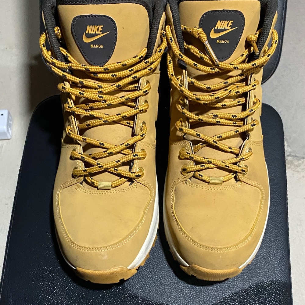 Nike Men's Mustard Lace-Up Boots